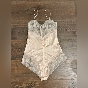 Lace Trim Satin Chemise in Cream